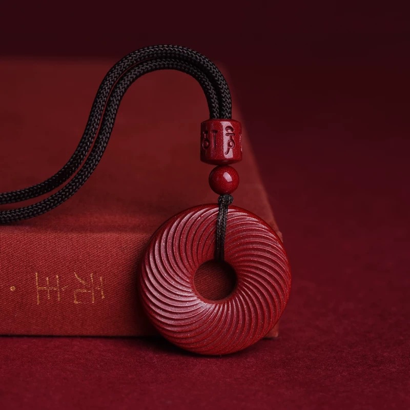 Luxury Gifts Jewelry & Watches Namfleg Mostar - Ciondolo di Sicurezza in Cinabro Rosso