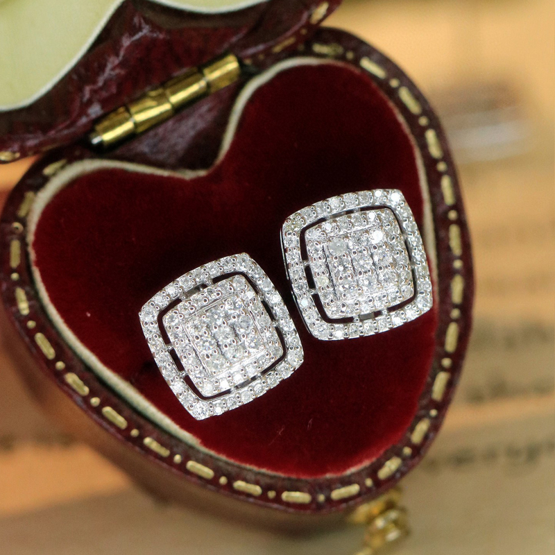 Aazuo Gioielli di Lusso 18K Or - Diamond Stud Earrings recensione e prezzo