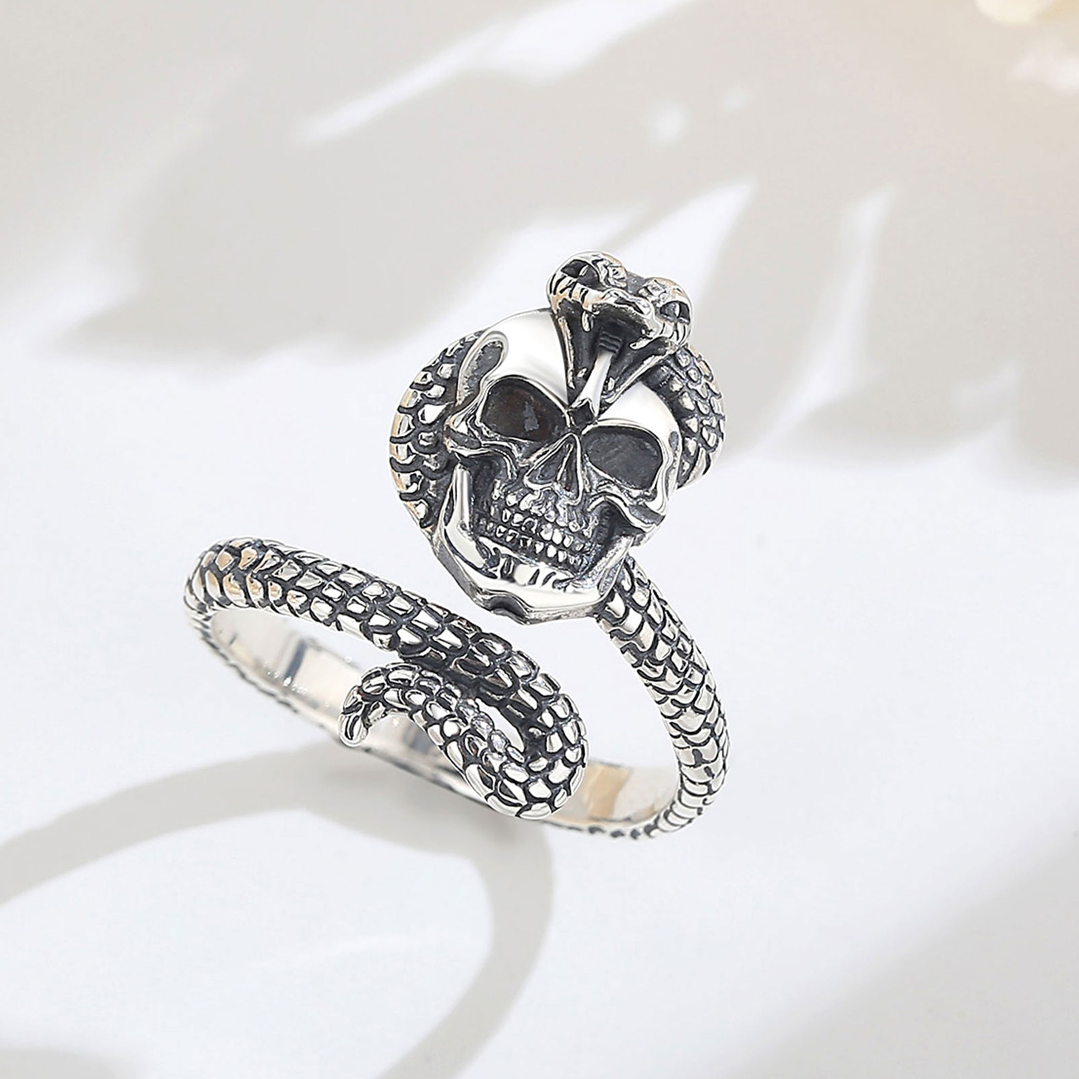 Anello Regolabile Eudora in Ar - Gothic Skull Ring recensione e prezzo
