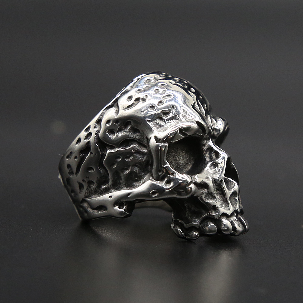 Anello gotico con teschio in a - Gothic Skull Ring recensione e prezzo